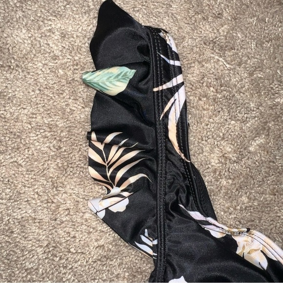 Ibiza Swimwear Black Tropical Floral Ruffled Swim Top Size Medium - Picture 5 of 9